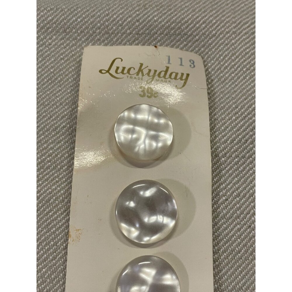 Vintage Luckyday Pearl Buttons NEW Old Stock Set of 4 113 Size 30 (3/4) - Picture 3 of 10